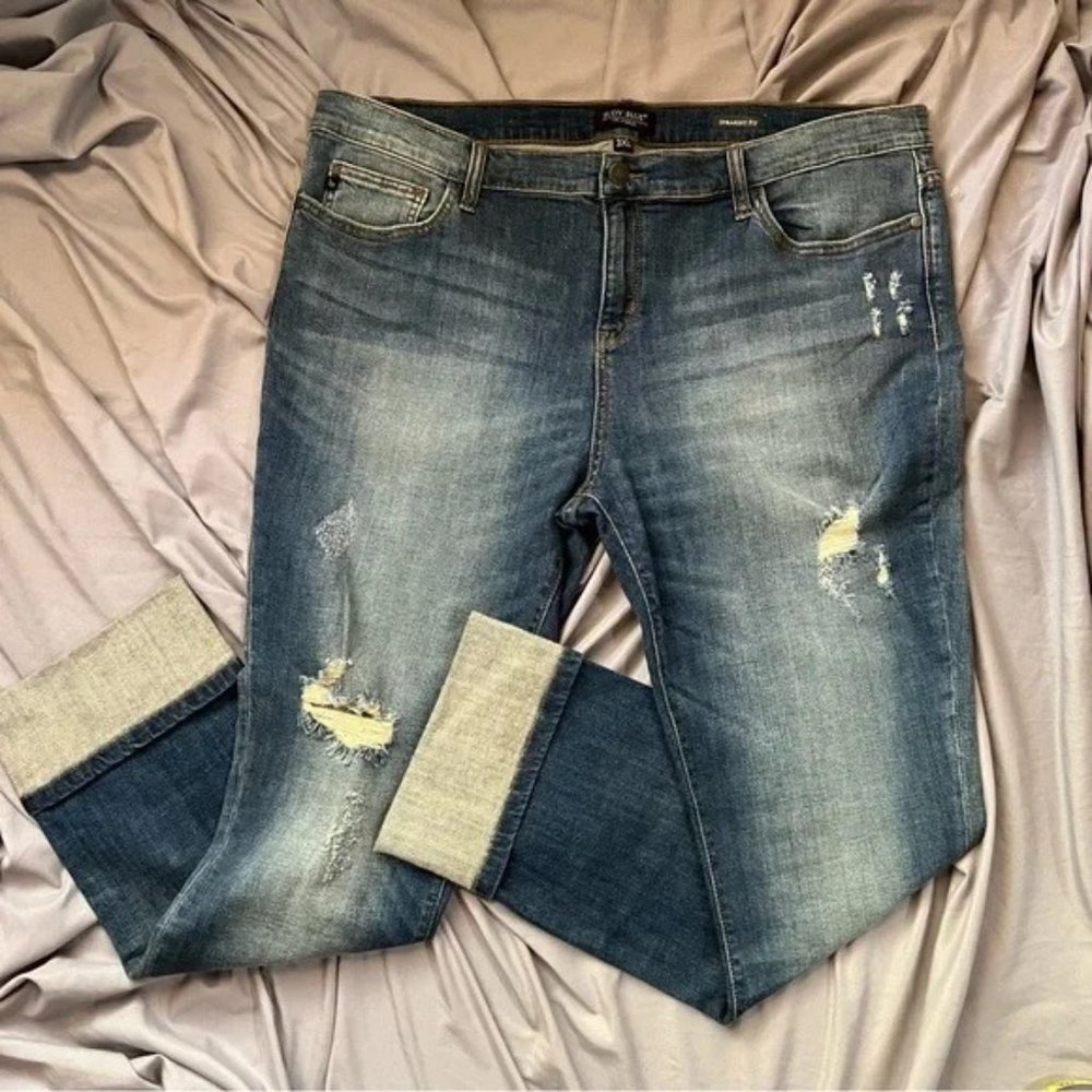 Judy Blue Los Angeles Distressed Straight Fit Jeans Plus Size 3XL Regular Wash